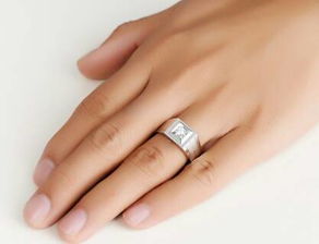 这个是在名福珠宝买的戒指,男朋友的,好看吗 
