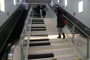 郑州地铁现 钢琴 台阶 