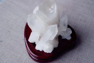 白水晶簇的功效与作用 白水晶簇能用来净化消磁吗