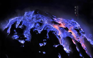 印尼 在婆罗浮屠的佛塔间摄日出朝霞,到爪哇探秘蓝色火山的温度