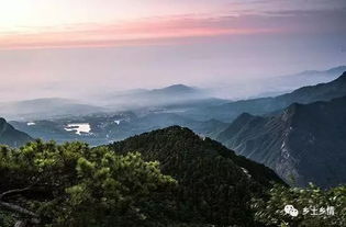 秋天来了 去登山吧 