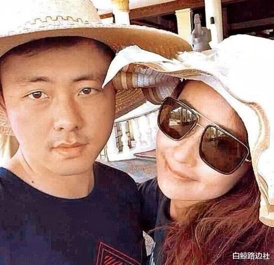 豪门贵妇不好做 吴佩慈辅导儿子称生活不易,名下豪宅三度遭抵押