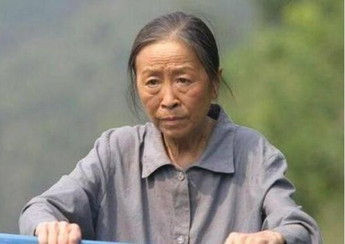 张少华去世 住40平旧房子,拼命为子孙捞金,晚年却遭儿子弃养