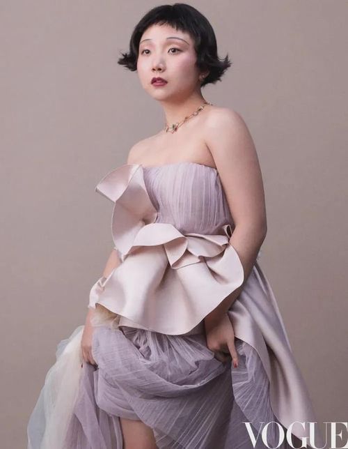 辣目洋子新综艺上热搜 体重124斤成穿搭模板,时尚表现力超强