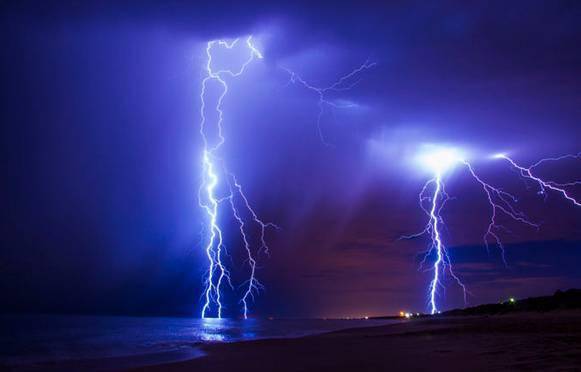 雷雨季节,如何拍摄出震撼的闪电图片