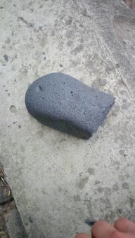 这个石头在水里能漂起来,谁知道这是什么石头 