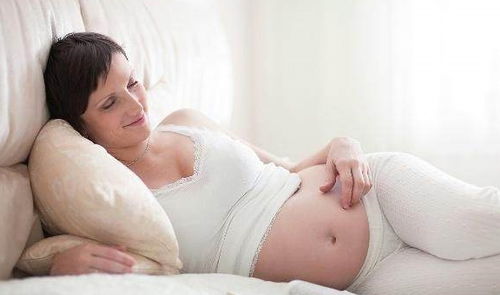 原创怀孕期间孕妈睡觉总翻身，胎宝宝会受到这3点影响，孕妈妈别大意