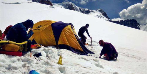 13岁少女被冰封在雪山500多年,为何她会 睡 在雪山上
