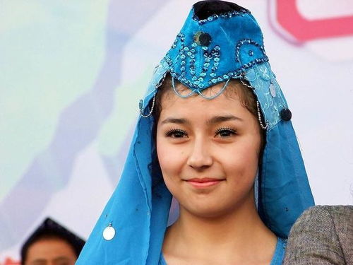 新疆的天然美景数不胜数,美女也多如牛毛,可惜她们不愿嫁给汉人