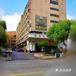 小天鹅戴斯酒店停车收费标准(铂乐思酒店停车场收费标准)