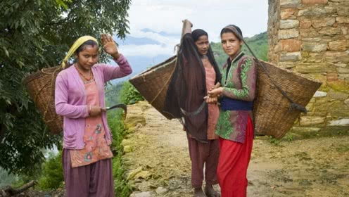 尼泊尔的传统习俗 女性每月会被赶出家8天,为何要这样做 