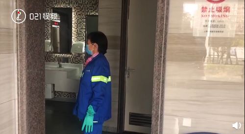 上海一智能公厕15分钟不出来自动报警提醒保洁员协助，避免老年人如厕发生意外，这一设计是否合理？