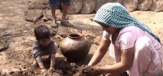 印度奇葩 扔屎节 ,上千斤屎扔到街上,你能想象吗