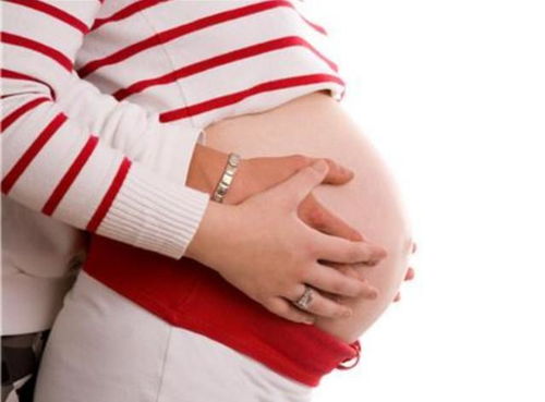原创准妈妈尿液出现“2个现象”可能子宫羊水不足了，孕妈别不在意！