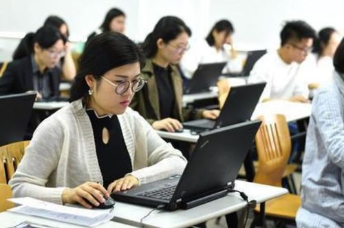 研究生毕业后宁愿去大学当老师,也不愿意考公务员,原因很现实