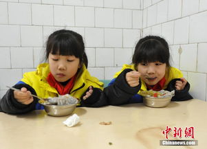 武汉一小学10对双胞胎同班学习成风景线
