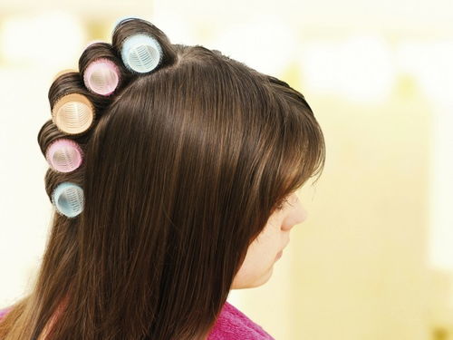 刘海卷发筒怎么用 教你快速手动美化自己的头发
