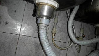 热水器的一条水管破裂,怎么换 
