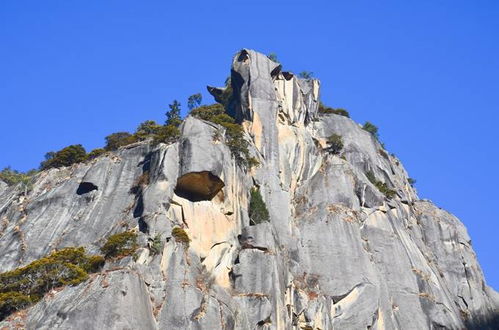 冬天去西藏旅游,林芝卡定沟,这里的山石充满了想象力的传说