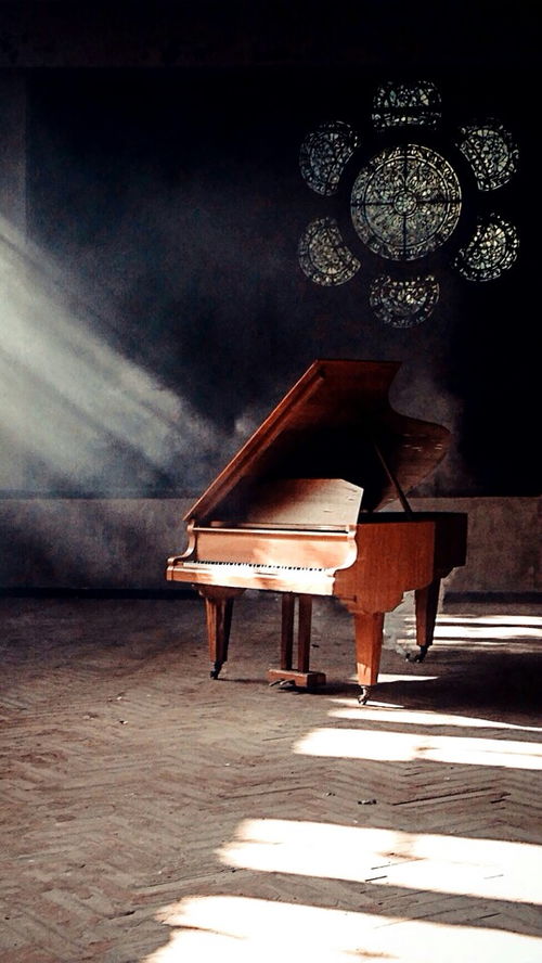 vastlin66描写钢琴声的优美句子说说心情:钢琴弹出声音如泉水,行云