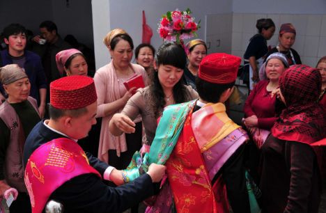 新疆各个少数民族婚礼,为何如此与众不同