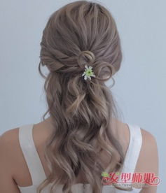 被森系扎发迷住的新娘子 婚纱发型也做成森系效果吧