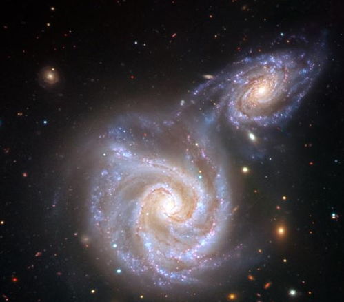 309颗恒星涌出 研究发现银河系最大星团被神秘力量撕扯