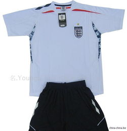 昆明足球队服定制 英格兰足球队服 传承百年的经典设计