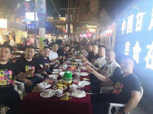 外地餐饮业同行打卡南关 正宁路夜市 兰州美食有特色,好吃忘不掉