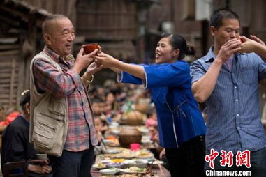 电影 夜莺 太原点映 李保田讲述 寻爱之旅 