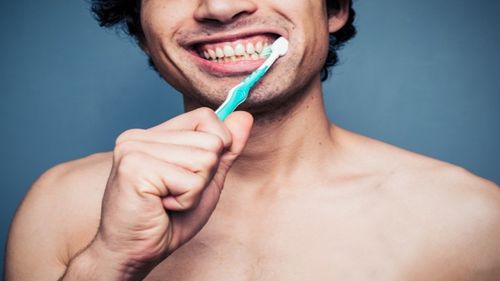 为什么刷牙不能代替洗牙 洗牙建议一到两年一次为,医生来解答