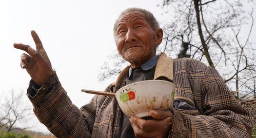 77岁大叔痴迷算命风水40年,独居深山参悟天机,看现在变成啥样