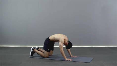 锻炼背部肌肉有技巧,3个瑜伽动作可解决,同时放松背部肌肉