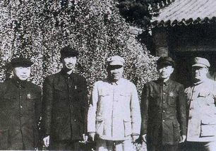 蒋介石25年没收服的悍将, 朱德做一盘菜就收服了他 