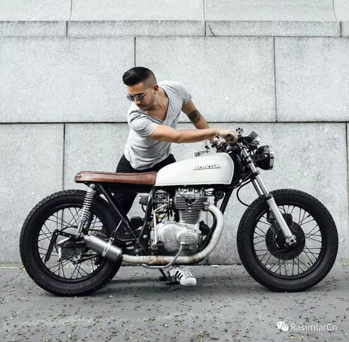 骑摩托的男人很帅