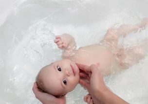 为什么男宝宝不用洗澡