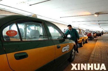 北京对出租车有严格限制,但为什么还有那么多面包车?