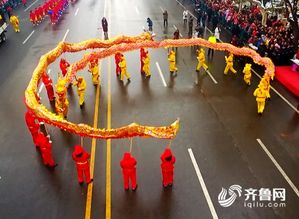 佩奇和猪八戒齐贺喜 潍坊市民欢天喜地 闹 元宵 