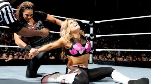 WWE 女皇夏洛特惜败 圆月弯刀 落空,终究没能夺回金腰带 