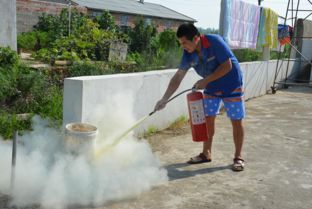 湘阴县安监局加油站安全检查 