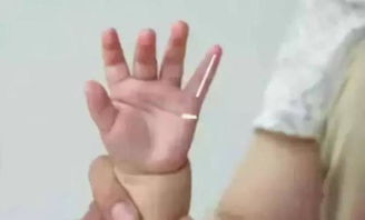 宝宝的五个手指对应五脏,哪里生病就找手指反射区,一推就好
