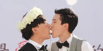 昔日快男金朴俊与同性男友结婚 现场拥吻 