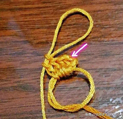 钩编图解 带珠珠的心形小挂件的详细钩织方法