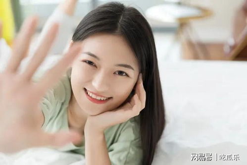 元宵节和女上司一起加班,她晕倒在我怀里,我趁机把她睡了