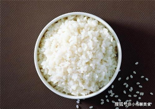 蒸米饭时,只加水蒸出来不香,加几滴 它 ,米饭更香更软更美味