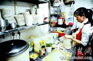 武汉高校及周边餐饮暗访 华农附近大排档厨房简陋 图