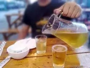 我的酒量超底，一瓶啤酒没喝完就倒了。到底怎样才能提高酒量呢？