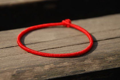 2022本命年戴红绳有什么讲究 本命年能戴黑绳吗