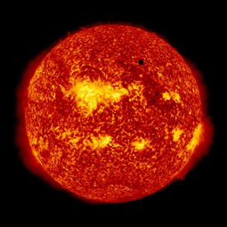 金星凌日时金星看上去像一个小黑点的原因是