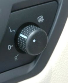 汽车门上按钮怎么安装(汽车门框上的按钮)